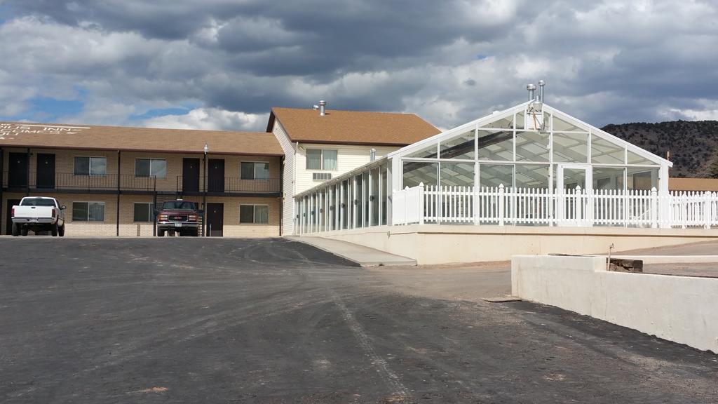 Aquarius Inn Bicknell Kültér fotó